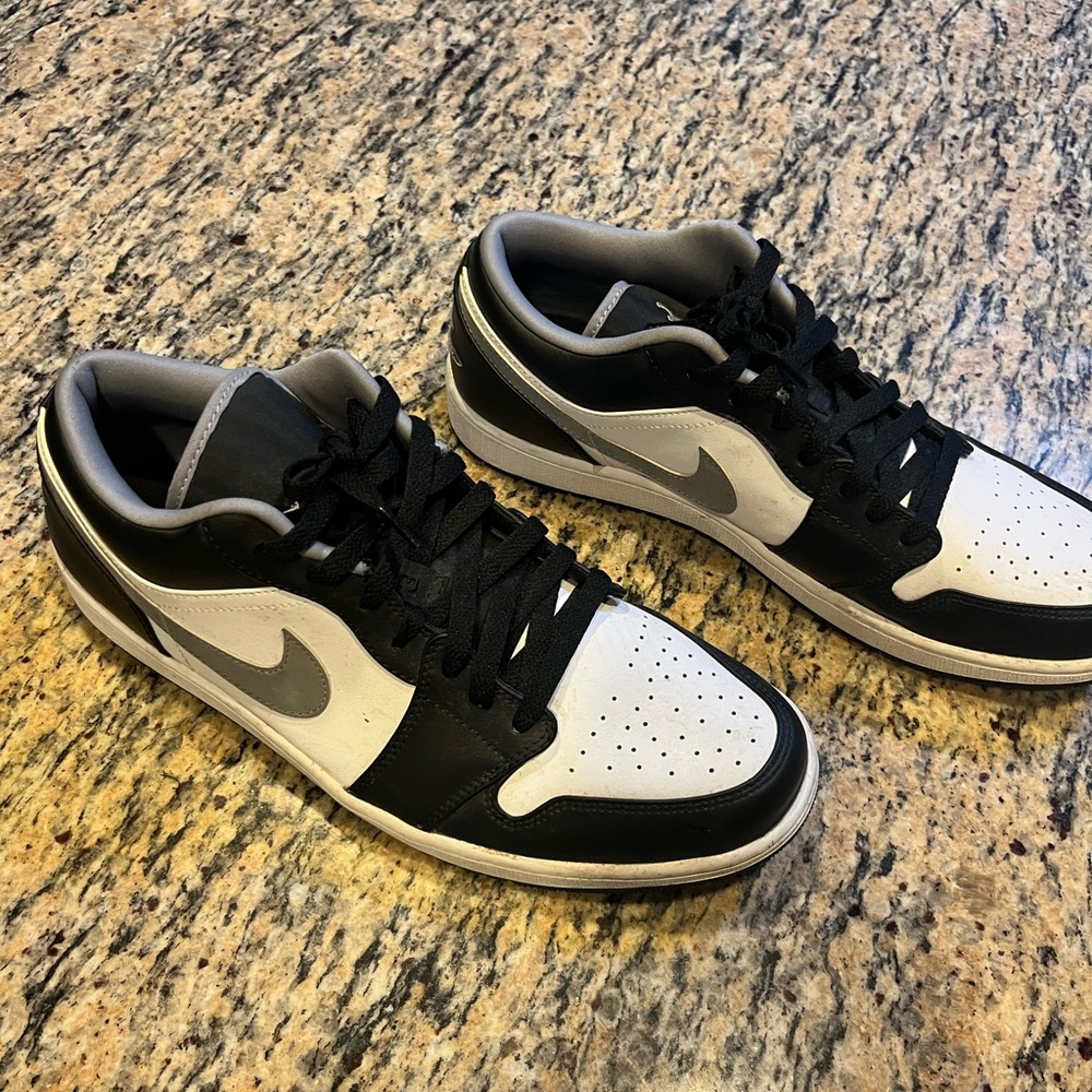 Nike Men's Black and Gray Sneakers